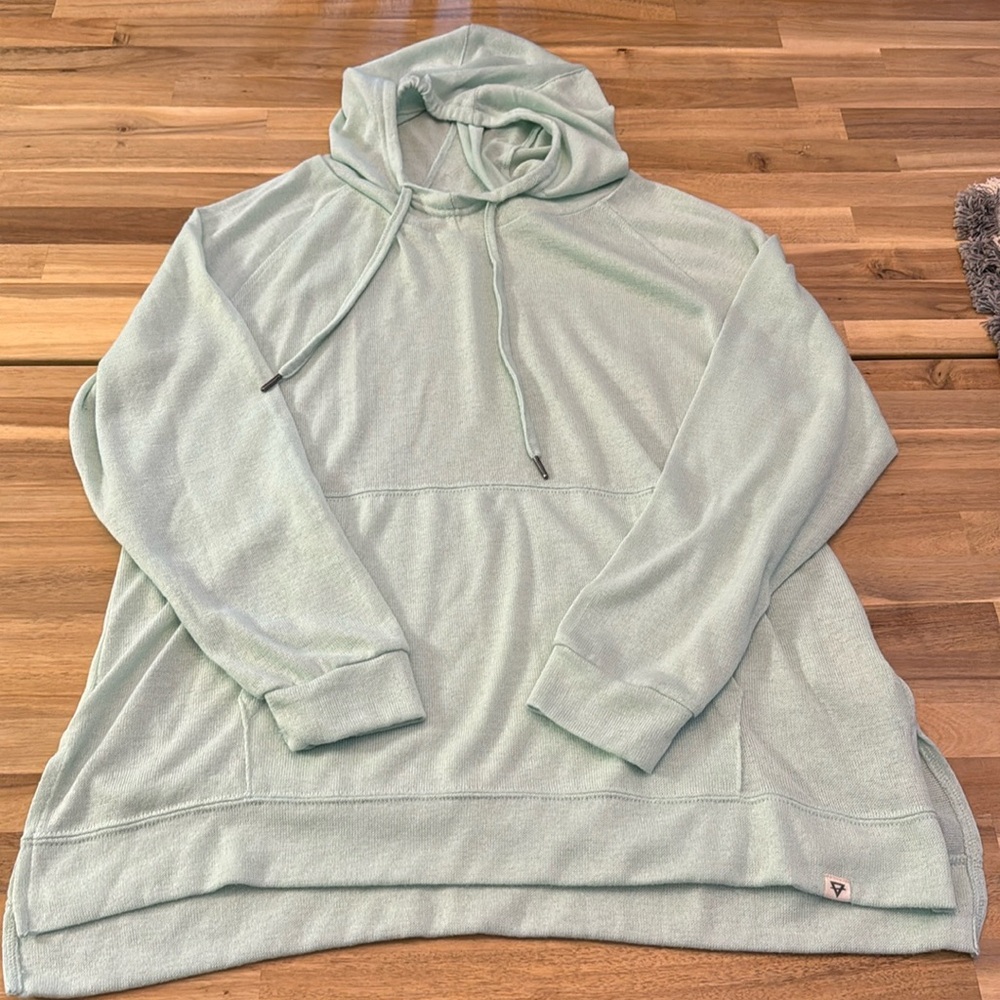 LIV Outdoor Women’s Hooded Lightweight Pullover - Size L